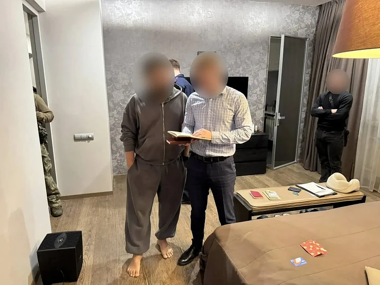 Экс-чиновник и два руководителя строительной фирмы попали под уголовные дела о взятке в Красноярске