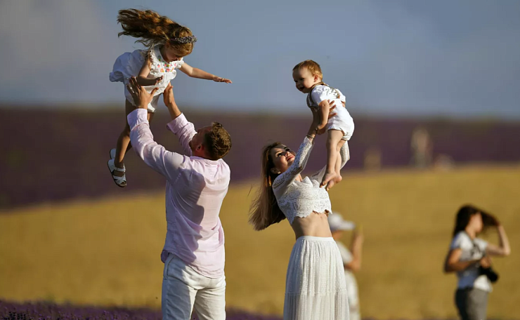 Путин поручил улучшить жилищные программы для семей с детьми