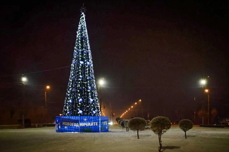ВТБ подарил Красноярску яркую новогоднюю елку