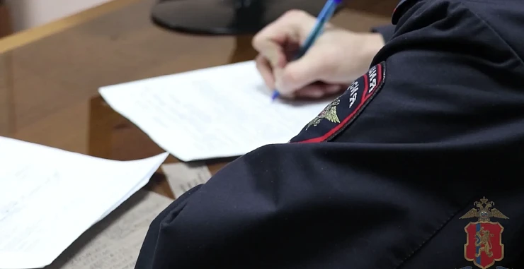 В школе Югры задержали подростка с пневматикой, ножом и топором